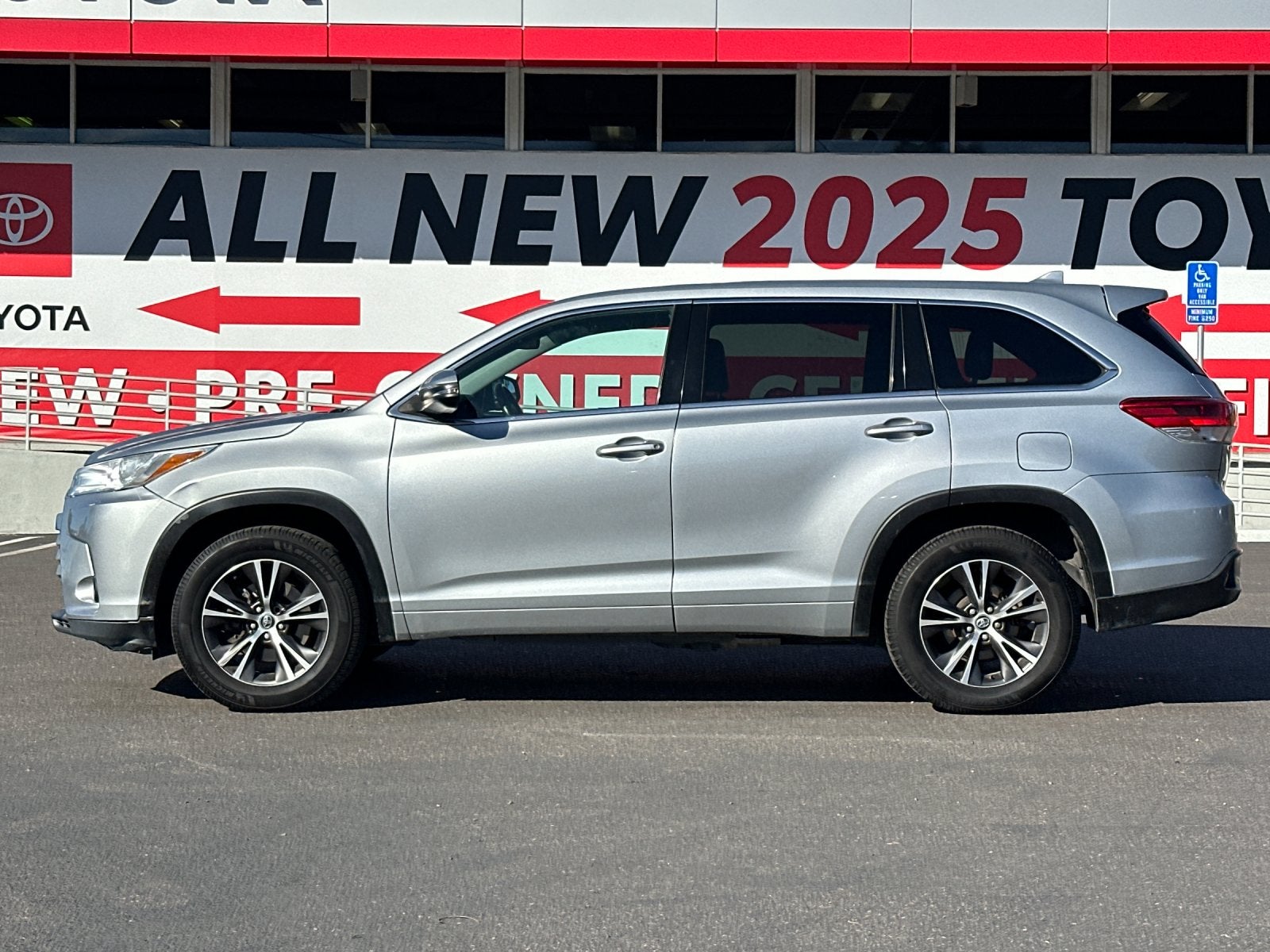 Used 2018 Toyota Highlander LE Plus with VIN 5TDZZRFH9JS247496 for sale in Lemon Grove, CA