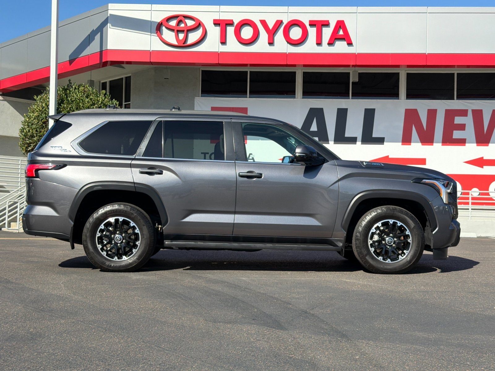 2024 Toyota Sequoia SR5