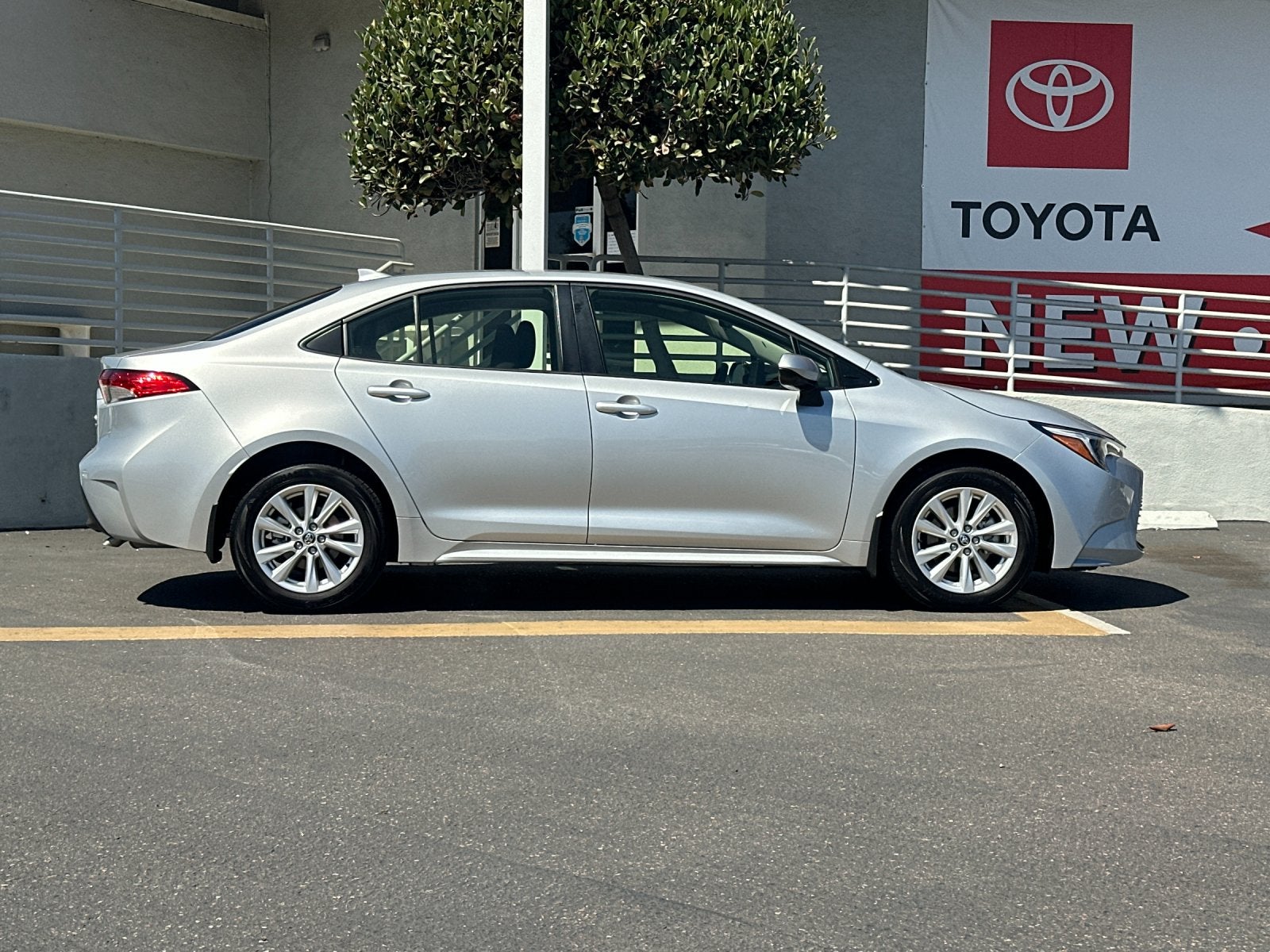 2025 Toyota Corolla Hybrid LE