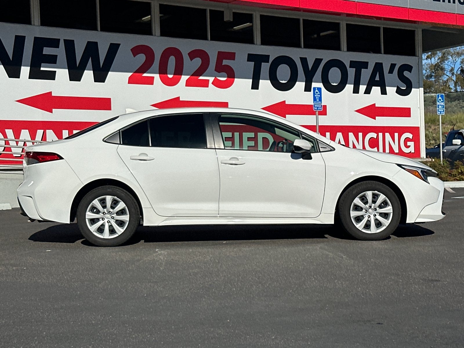 2025 Toyota Corolla Hybrid LE