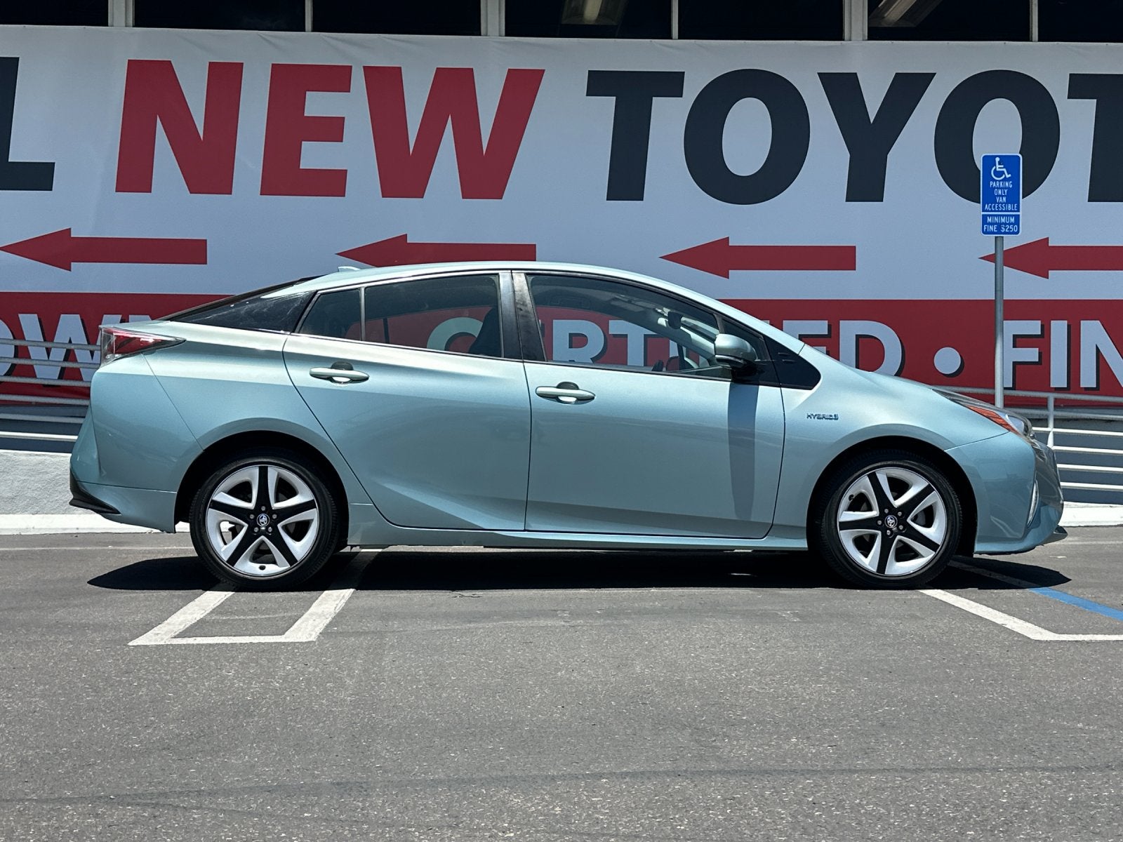 2016 Toyota Prius Four Touring
