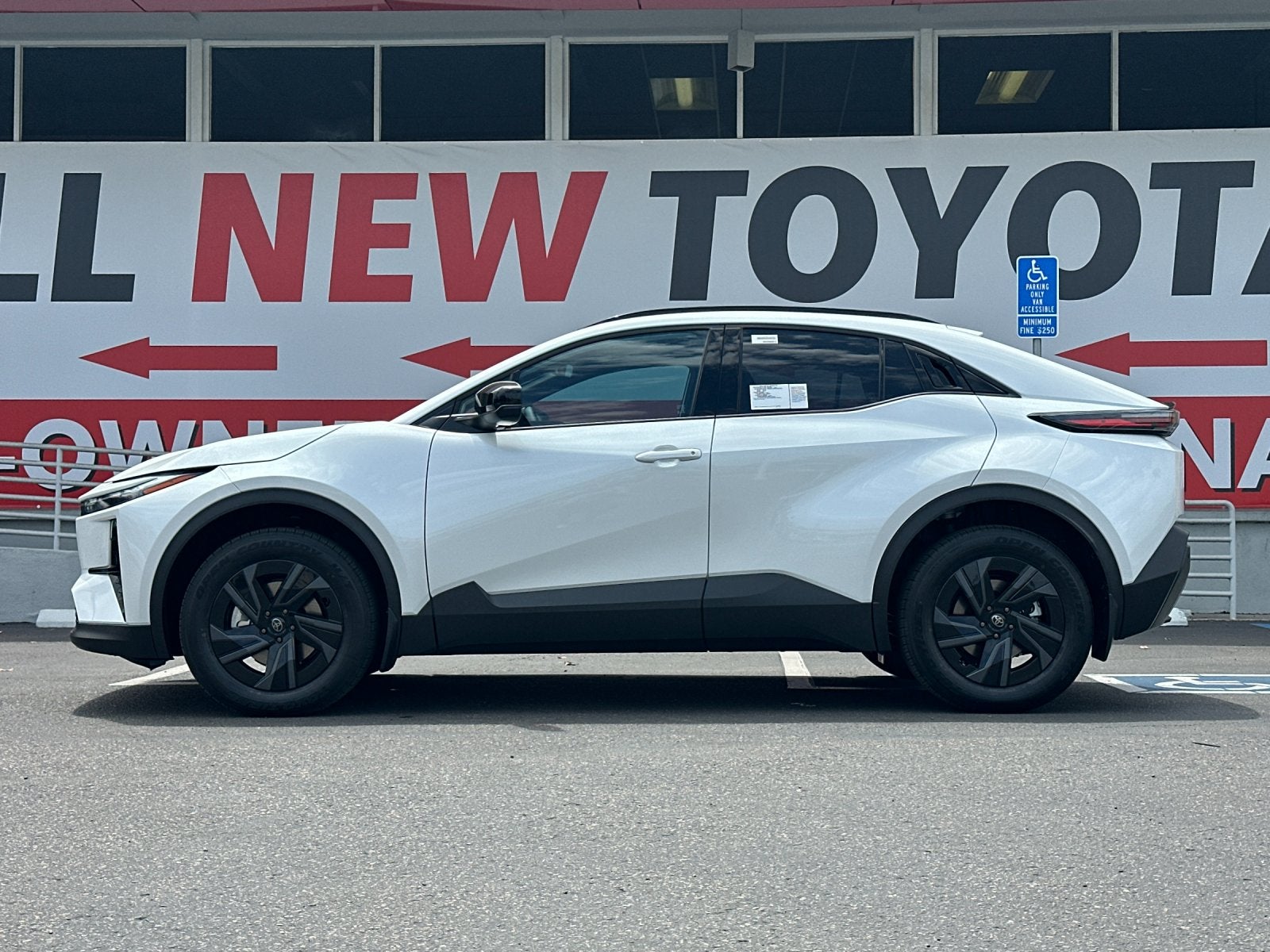 2026 Toyota C-HR SE