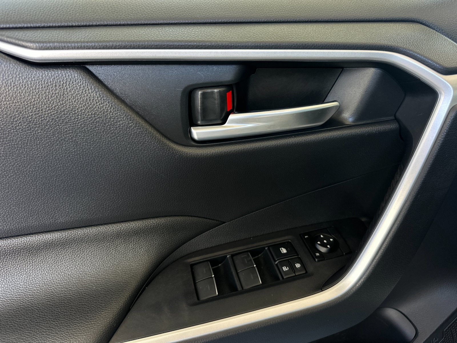 2025 Toyota RAV4 Plug-In Hybrid SE