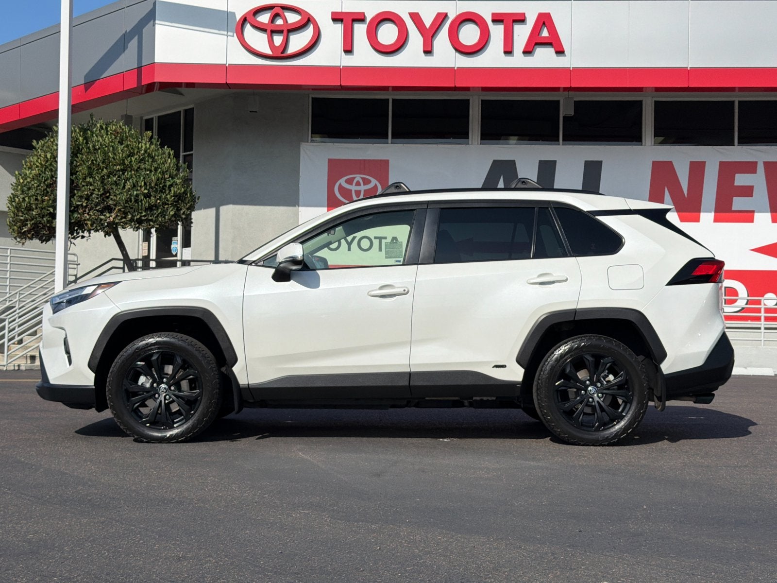 2022 Toyota RAV4 Hybrid XLE Premium