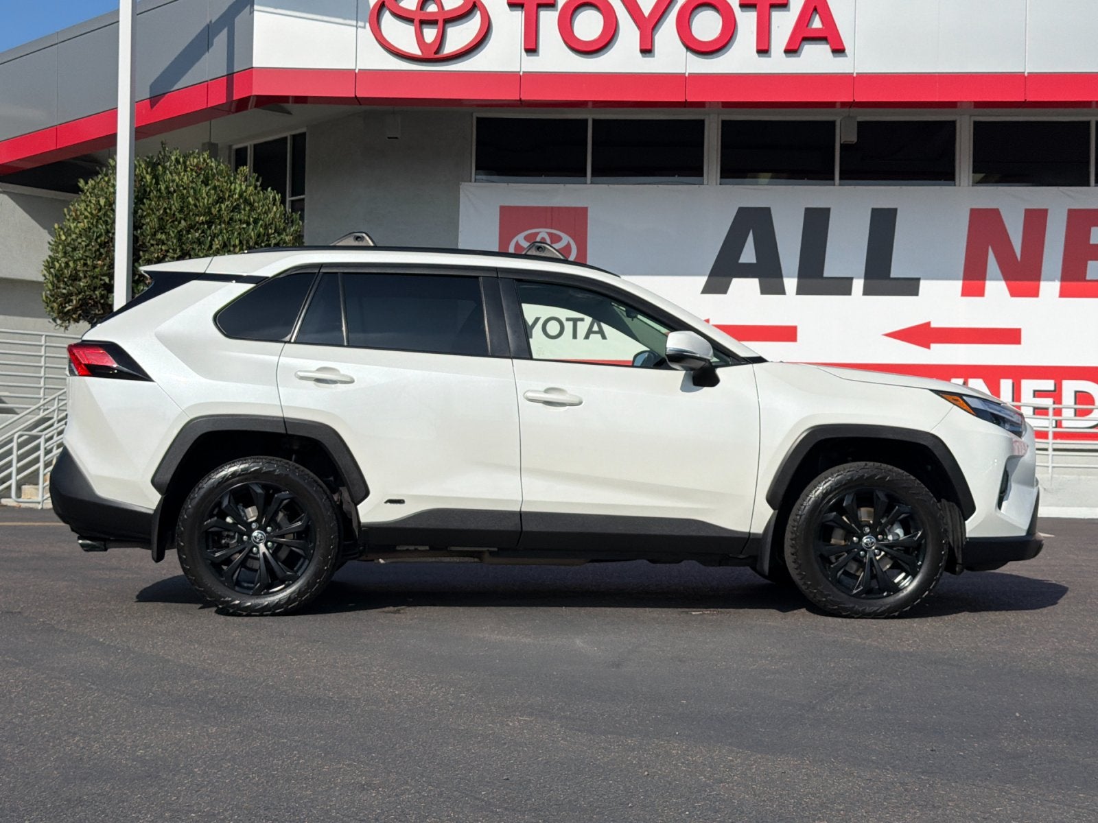 2022 Toyota RAV4 Hybrid XLE Premium