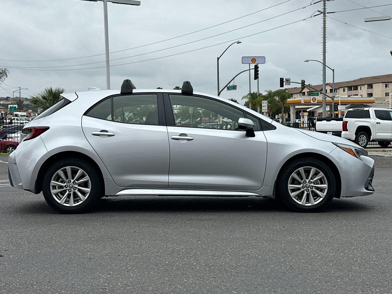2025 Toyota Corolla Hatchback SE