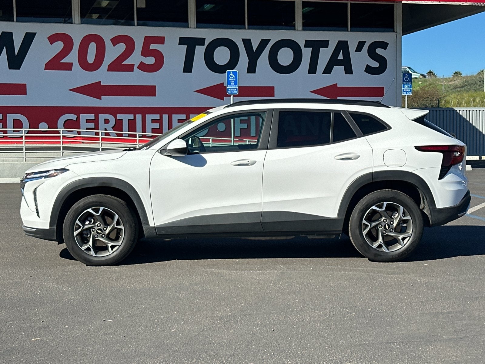 2025 Chevrolet Trax LT