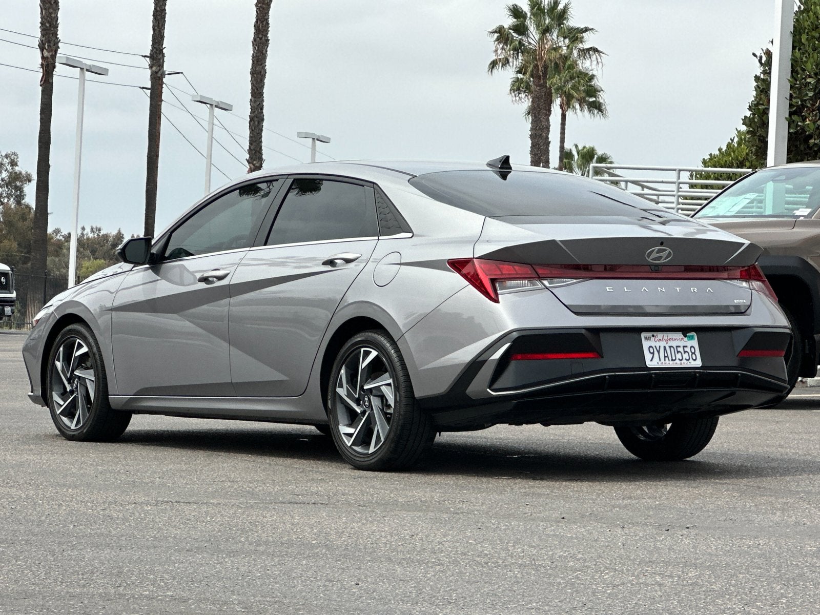 2025 Hyundai Elantra Hybrid Limited