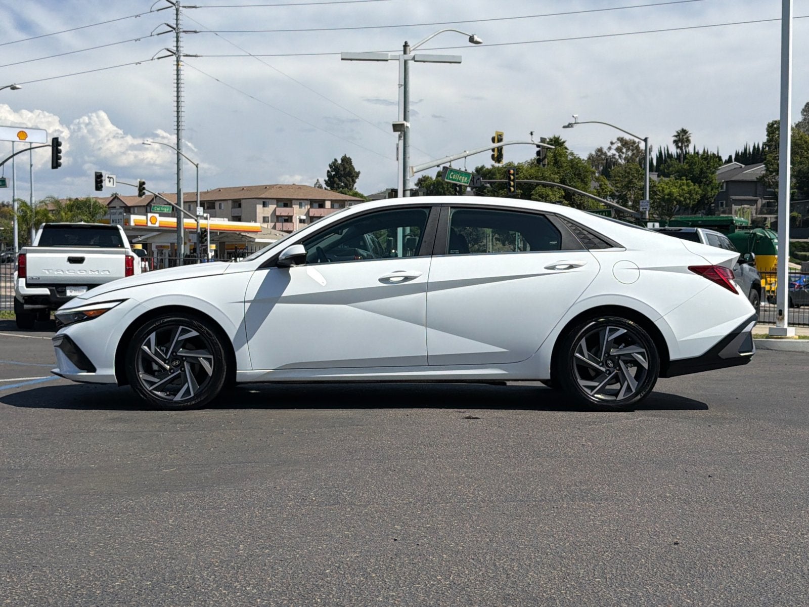 2024 Hyundai Elantra Limited