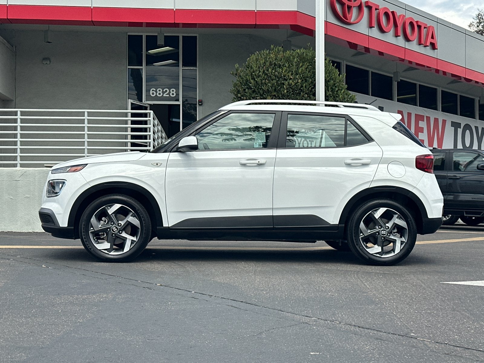 Used 2025 Hyundai Venue SEL with VIN KMHRC8A32SU359704 for sale in Lemon Grove, CA