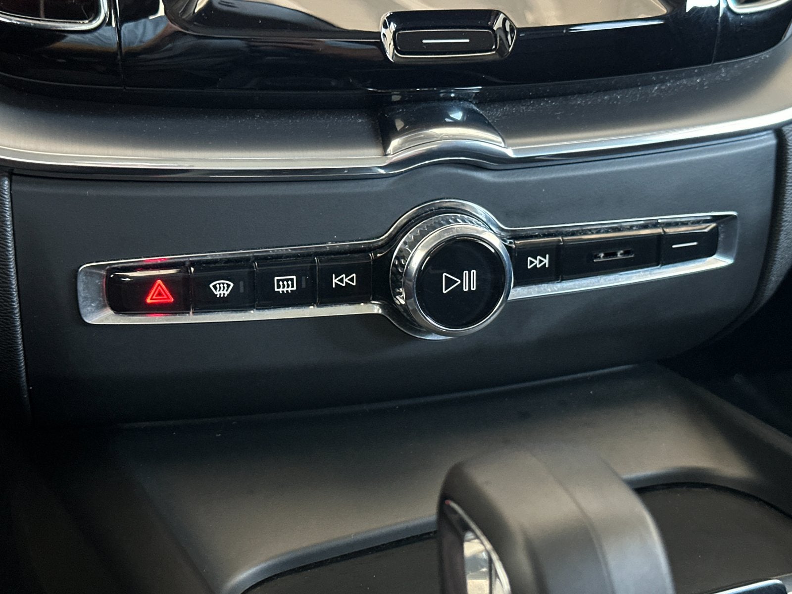 2024 Volvo XC60 B5 Core