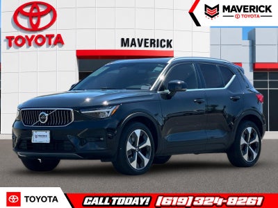 2025 Volvo XC40 B5 Plus Bright Theme