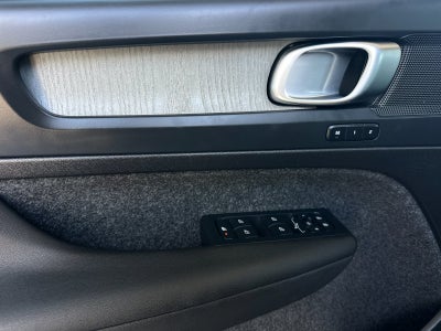 2025 Volvo XC40 B5 Plus Bright Theme