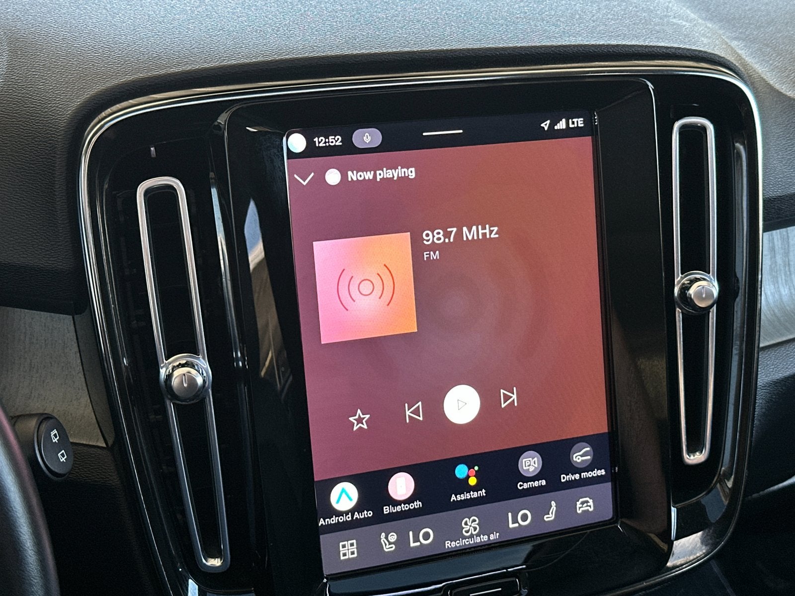 2025 Volvo XC40 B5 Plus Bright Theme