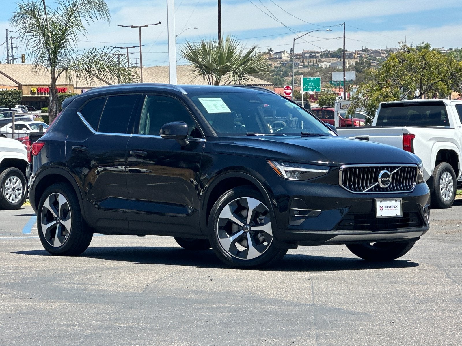 2025 Volvo XC40 B5 Plus Bright Theme