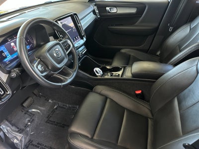 2025 Volvo XC40 B5 Plus Bright Theme