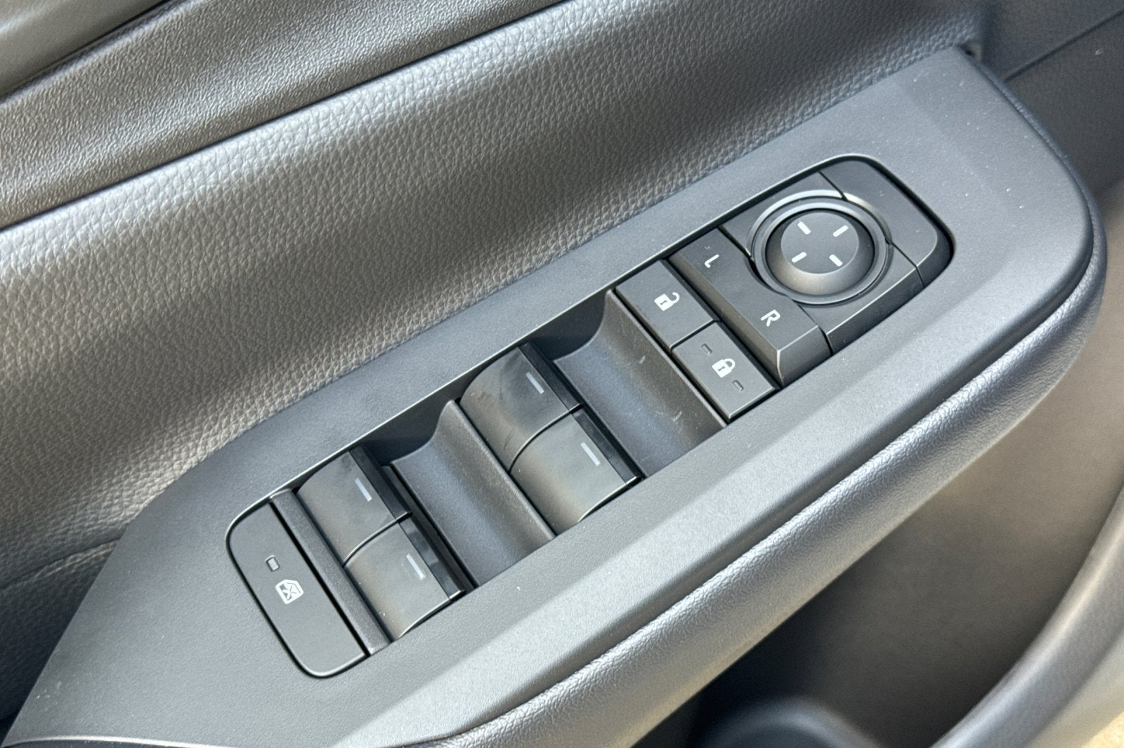 2027 Toyota Prius Plug-in Hybrid SE