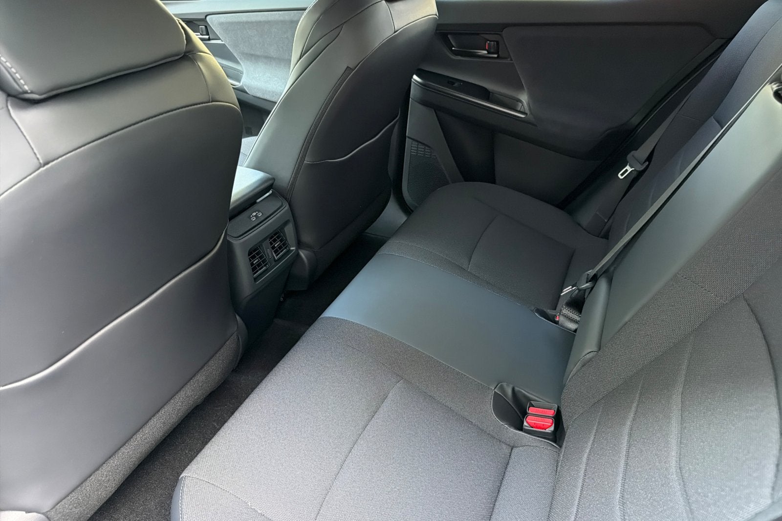 2027 Toyota C-HR SE